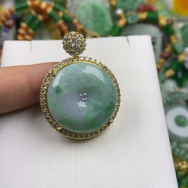 翡翠未镶嵌吊坠(赠链)