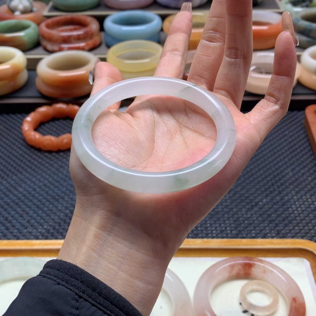 石英质玉手镯未镶嵌