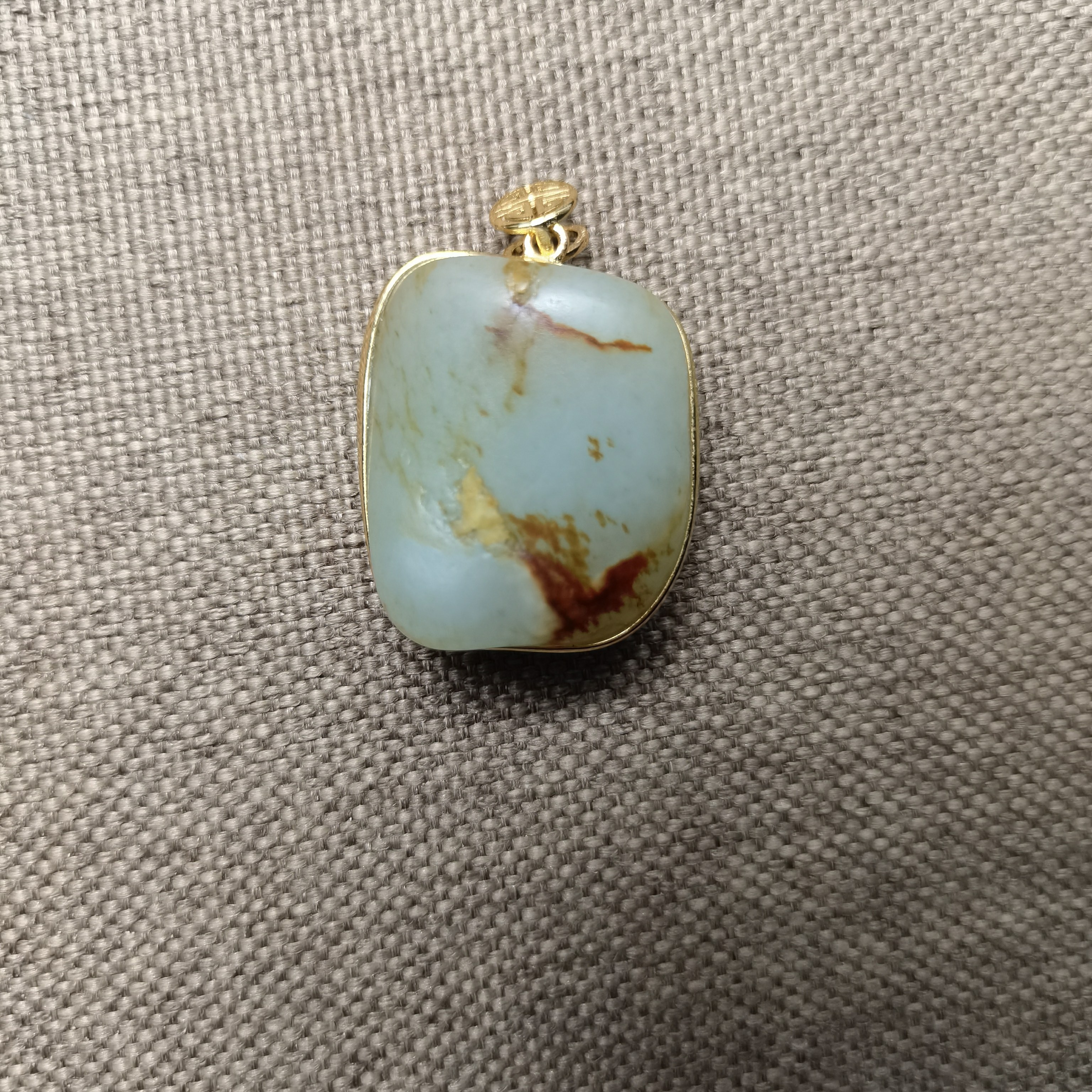 新疆和田玉原石吊坠