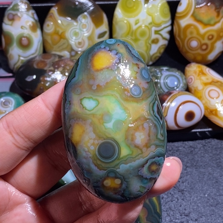 小***豆玛瑙/玉髓未镶嵌珠宝奇石