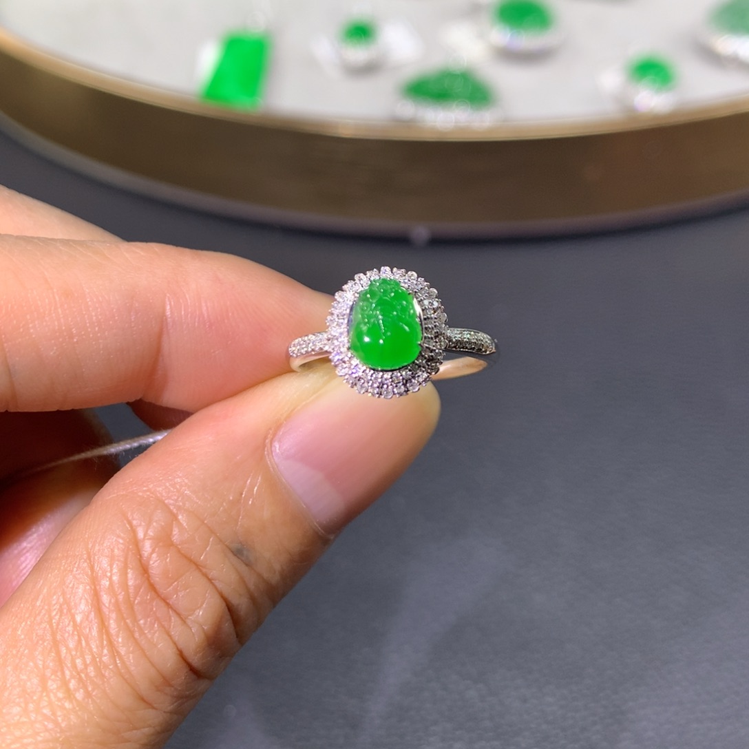 翡翠戒指18K金镶嵌翡翠