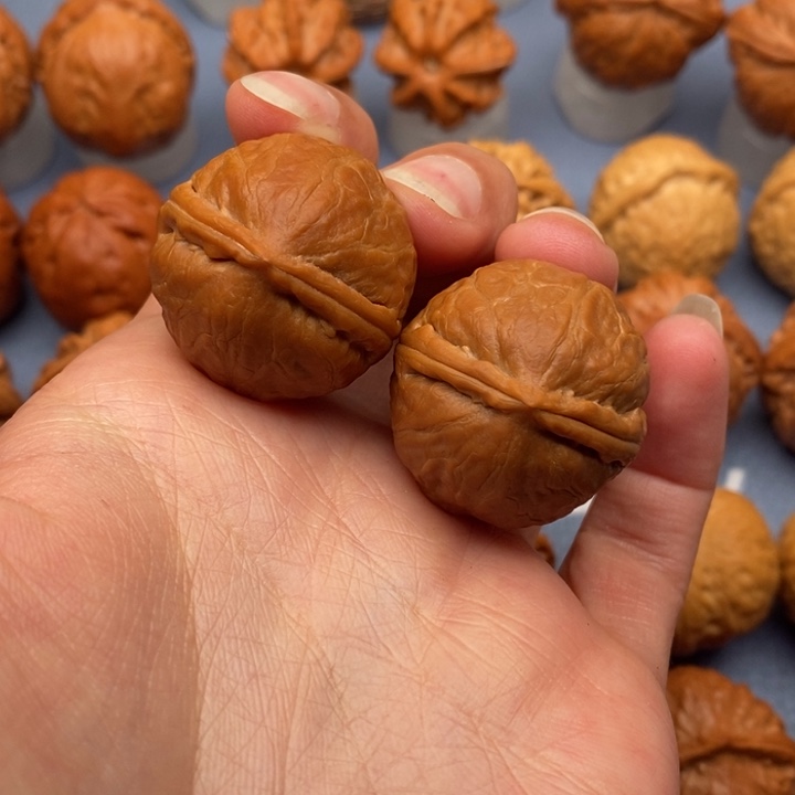 文玩核桃把件老龙珠