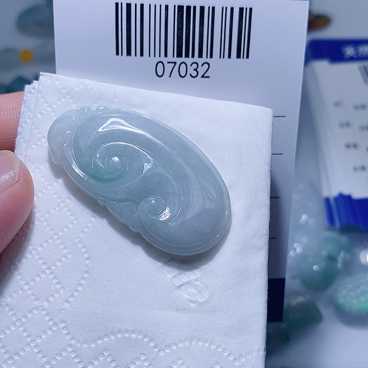 翡翠未镶嵌颈饰天光墟翡翠市场现金代购