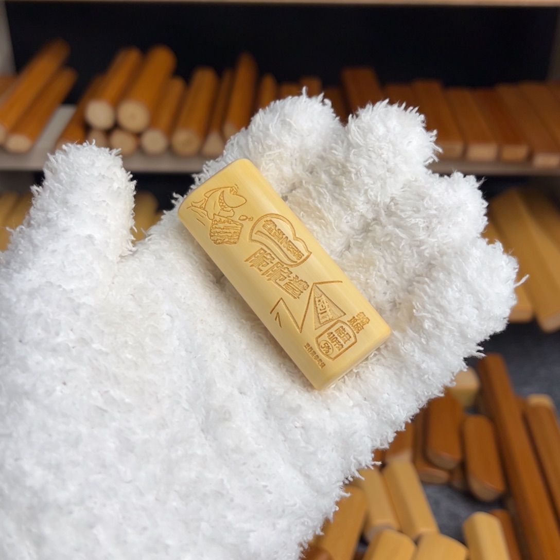 悠***呦黄皮火机扁可爱脆脆鲨