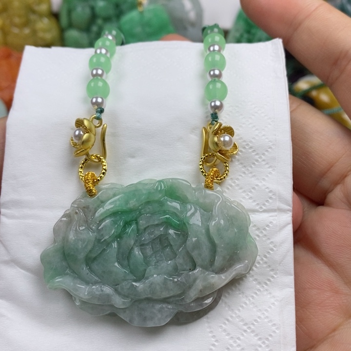 翡翠吊坠(赠链)未镶嵌