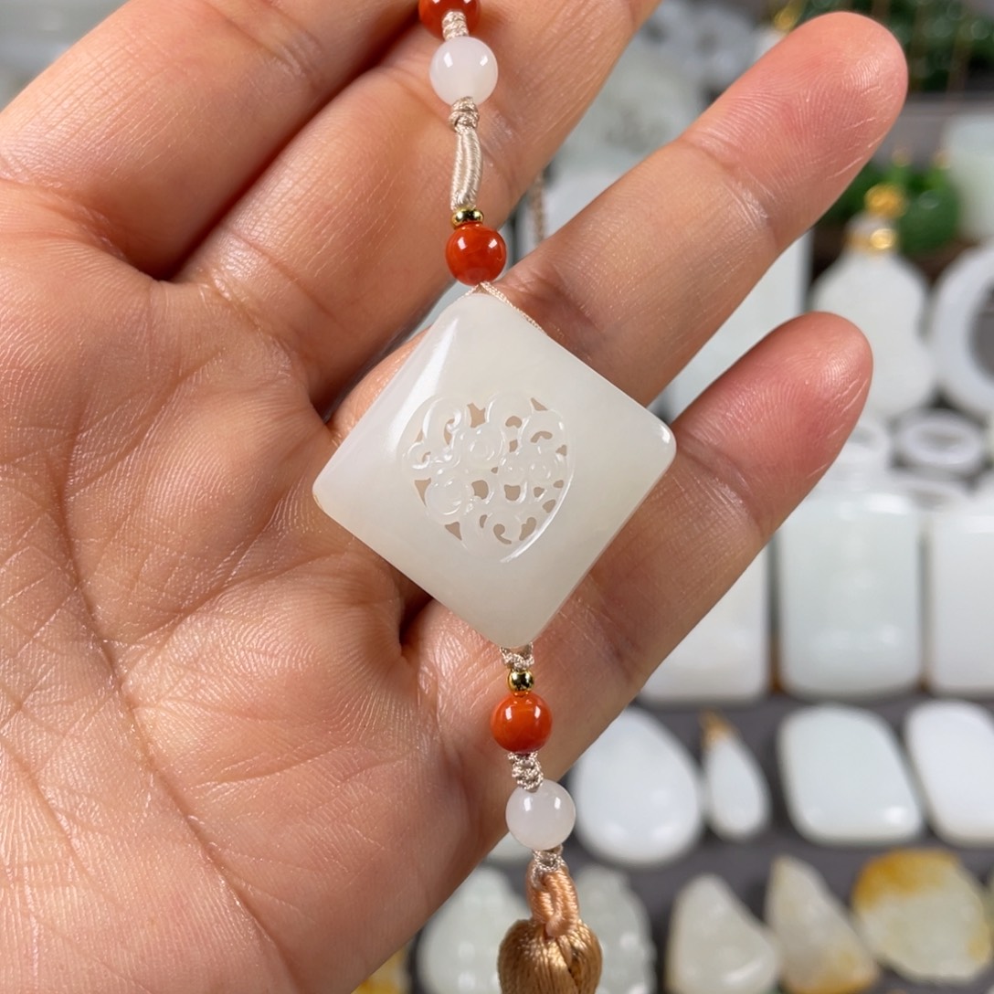 和田玉颈饰未镶嵌