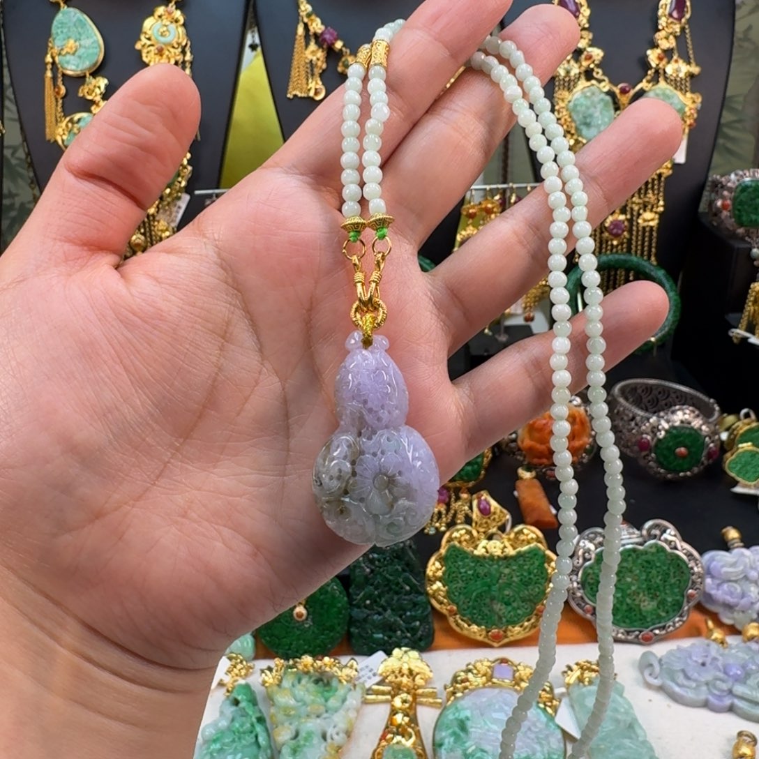 翡翠未镶嵌颈饰吊坠 炸价