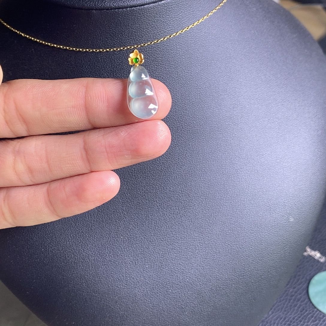 颈饰18K金镶嵌翡翠