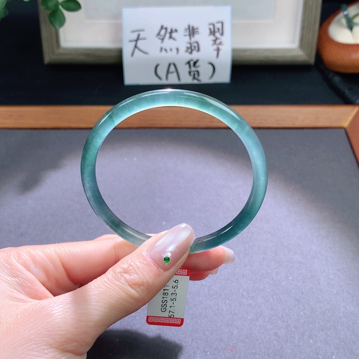 翡翠手镯未镶嵌天然翡翠手镯
