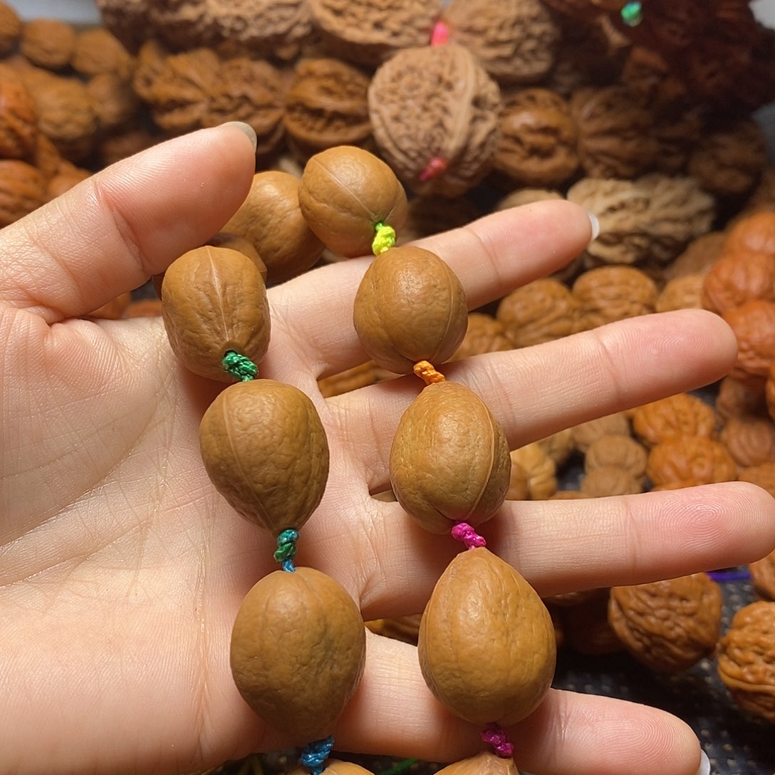 文玩核桃手串鸡宝手持
