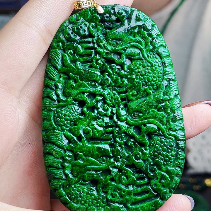 翡翠18K金镶嵌颈饰多样性