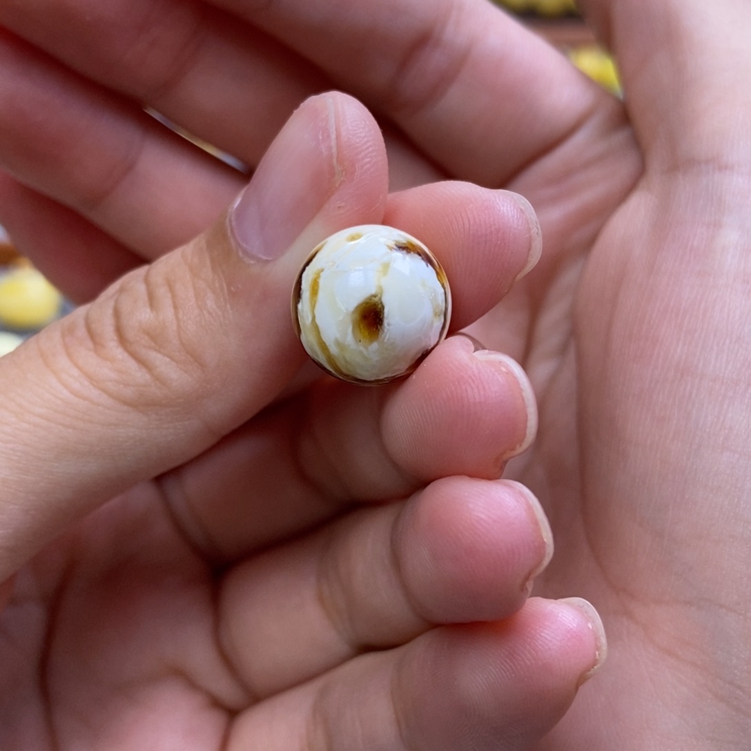 琥珀未镶嵌珠宝奇石?**?