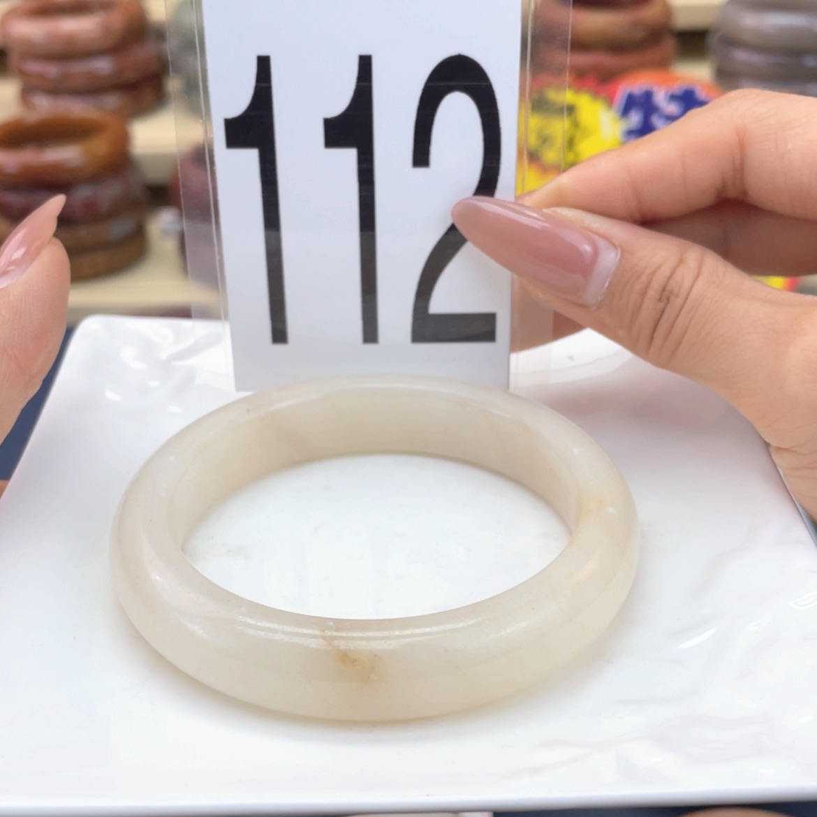 【闪购商品】石英质玉手镯未镶嵌k***n