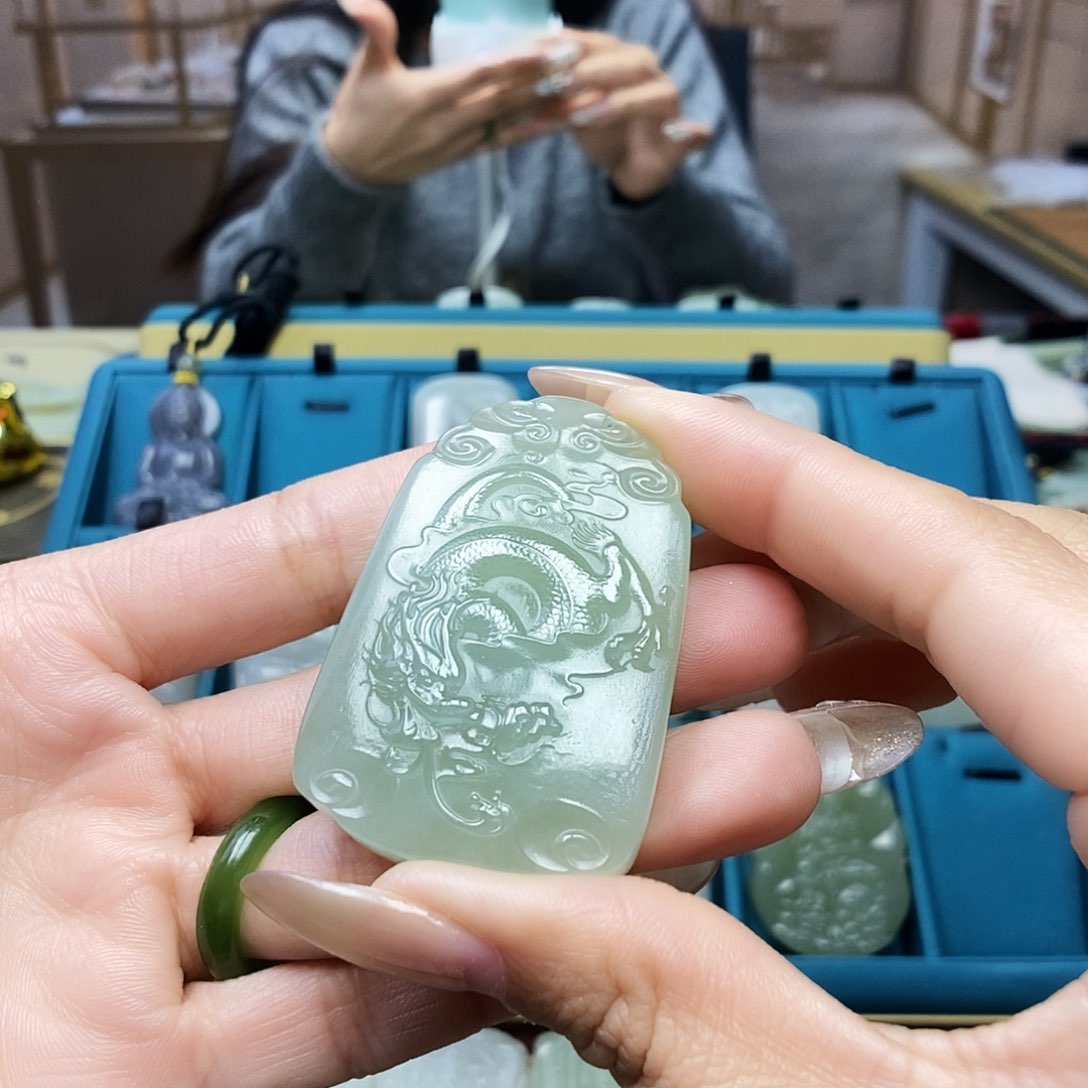 和田玉颈饰未镶嵌蚌****洗