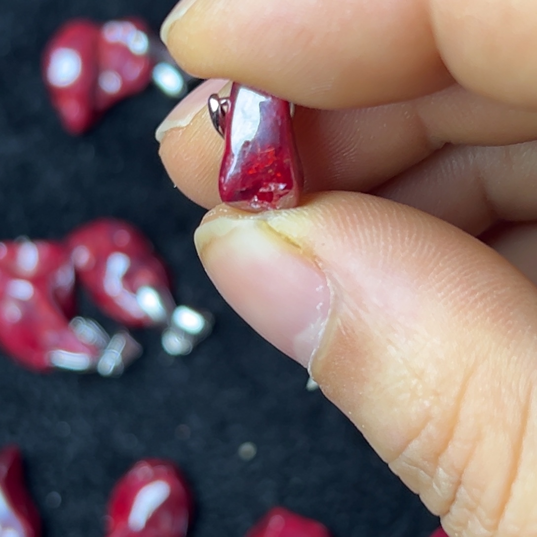 天然辰砂晶体吊坠