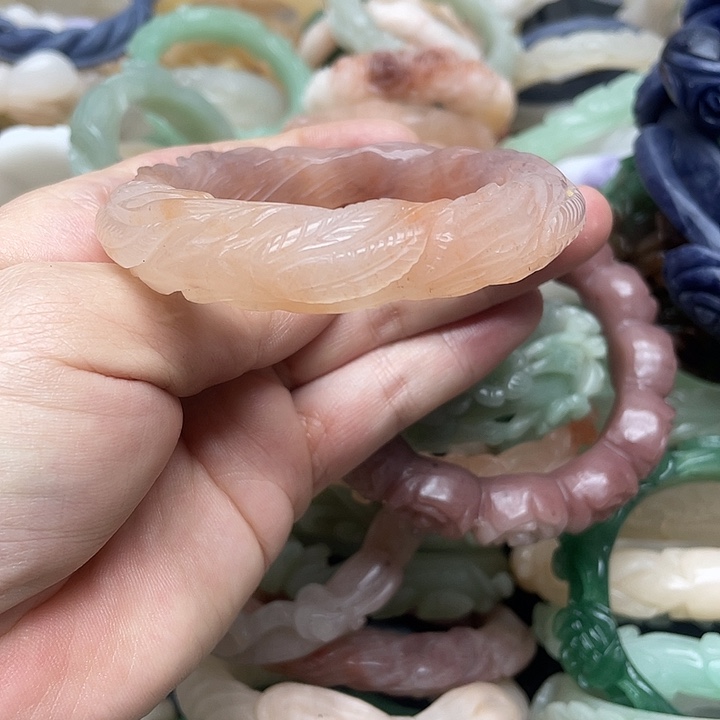 未镶嵌手镯石英岩玉