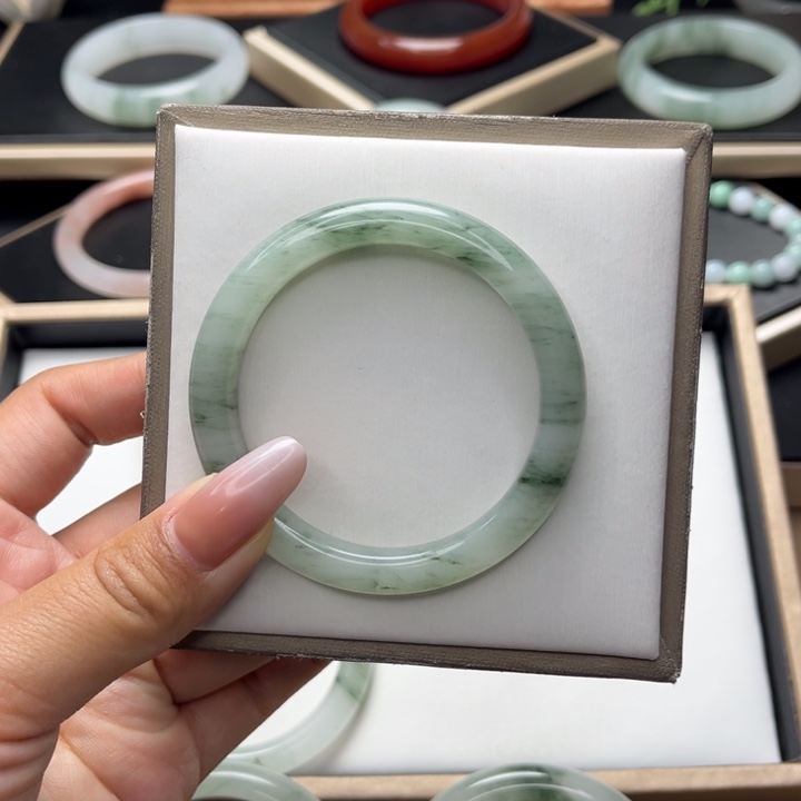 石英质玉手镯未镶嵌我****欲