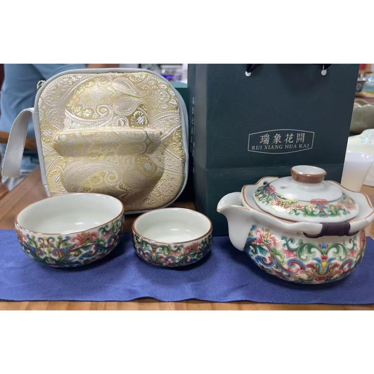 G649-缠枝莲手抓旅行套（带包带卡盒）