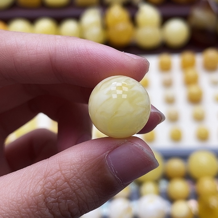 琥珀未镶嵌裸石15.2mm瑕