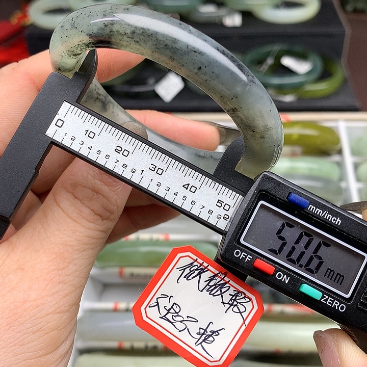 蛇纹石玉手镯未镶嵌1015