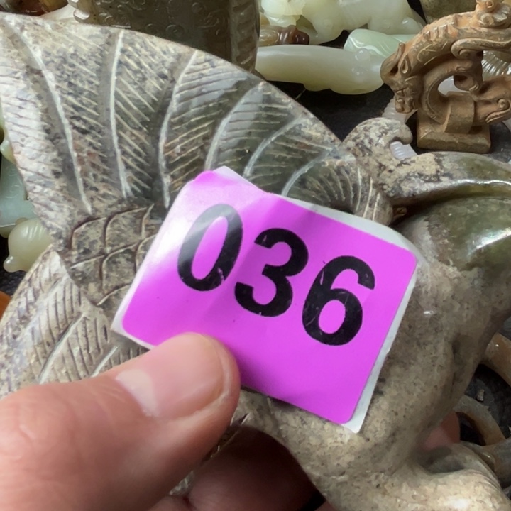 和田玉颈饰未镶嵌还**么