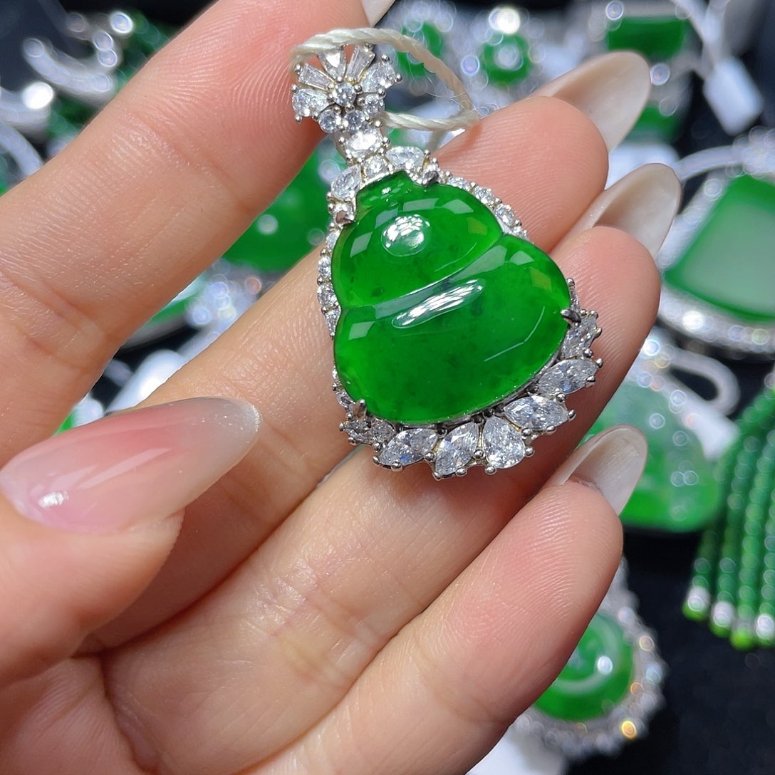 翡翠颈饰银S925镶嵌翡翠