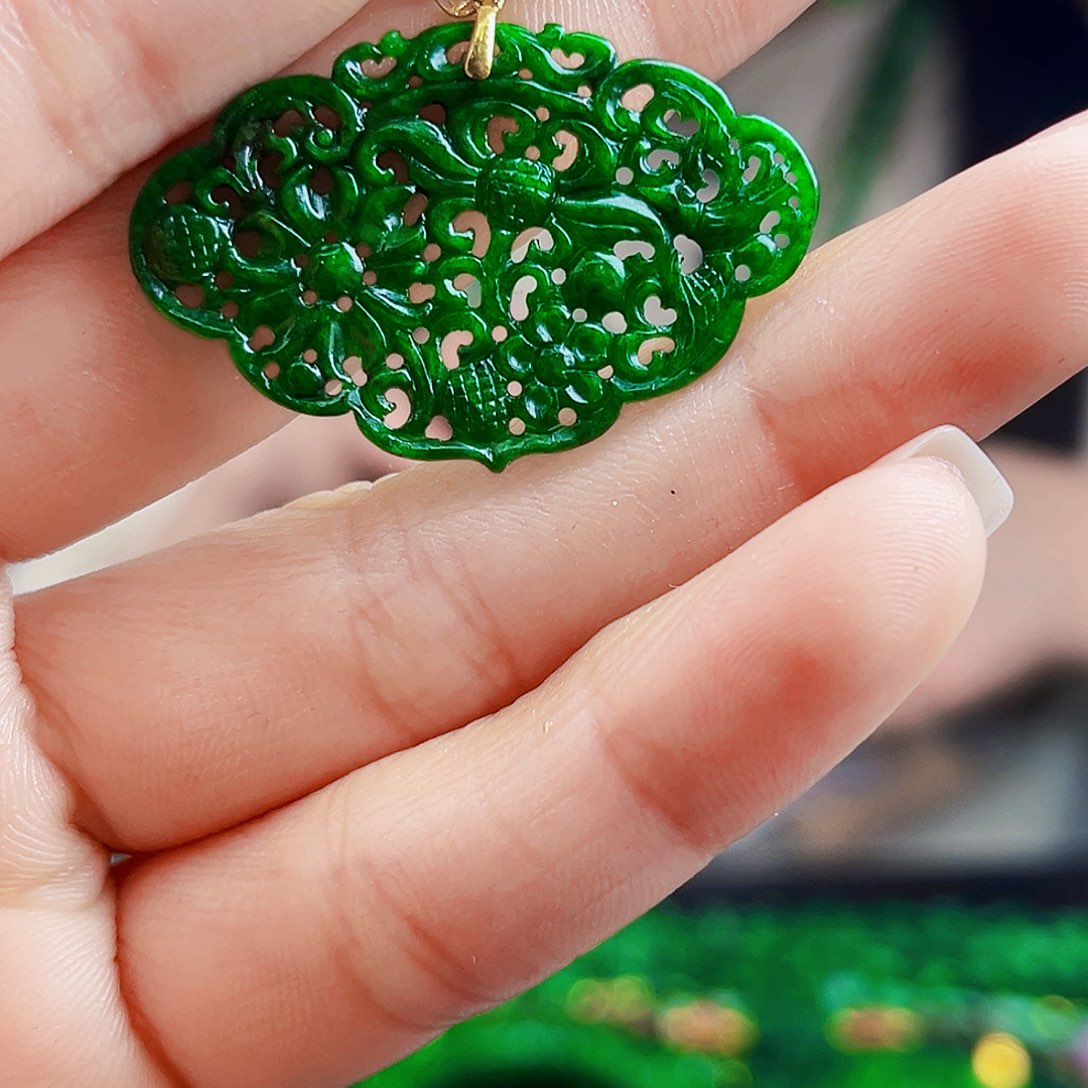 颈饰18K金镶嵌翡翠多样性