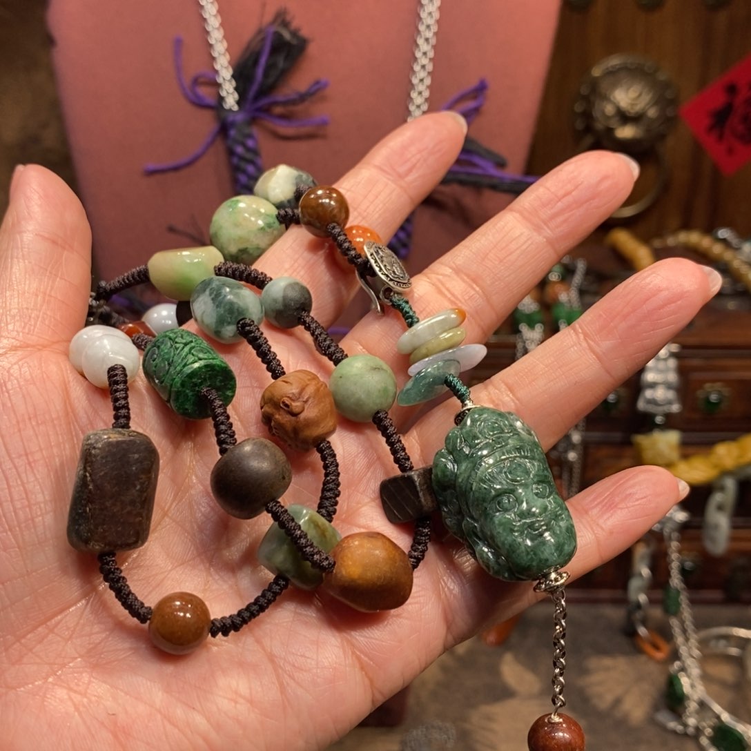 翡翠吊坠(赠链)未镶嵌