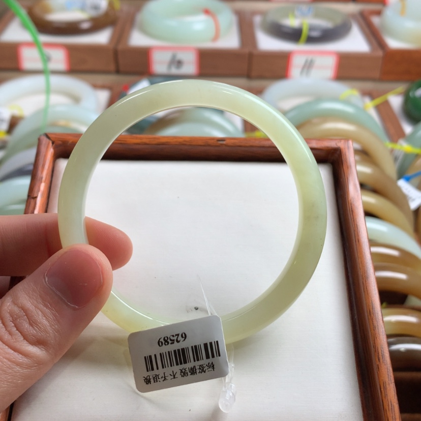 【闪购商品】和田玉手镯未镶嵌56