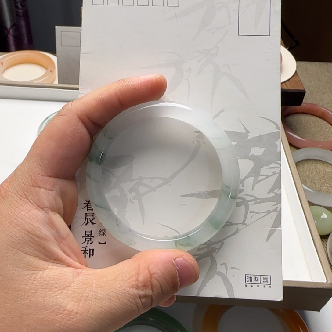 媚***媚石英质玉未镶嵌手镯