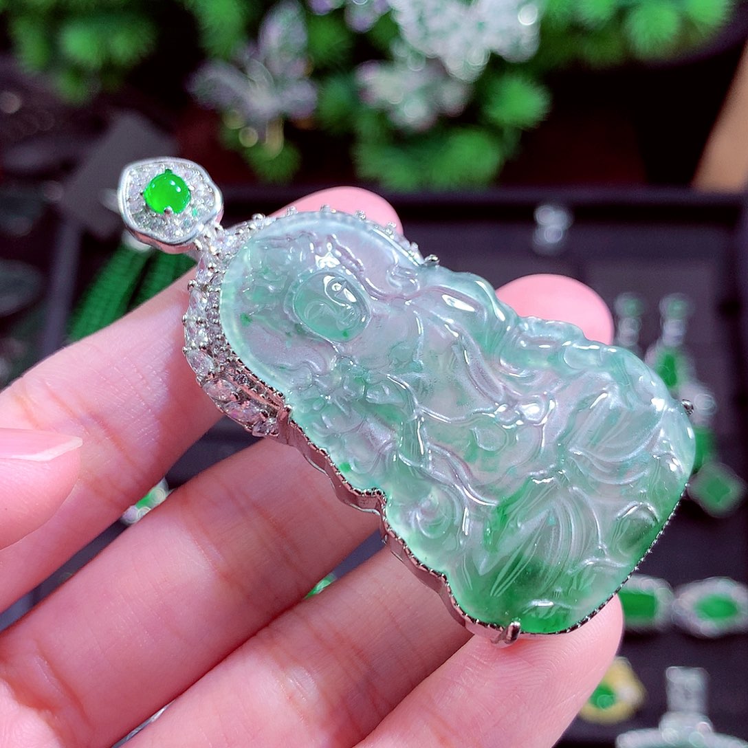 颈饰未镶嵌翡翠天然