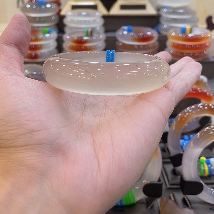 凫***㞌玛瑙/玉髓未镶嵌手镯