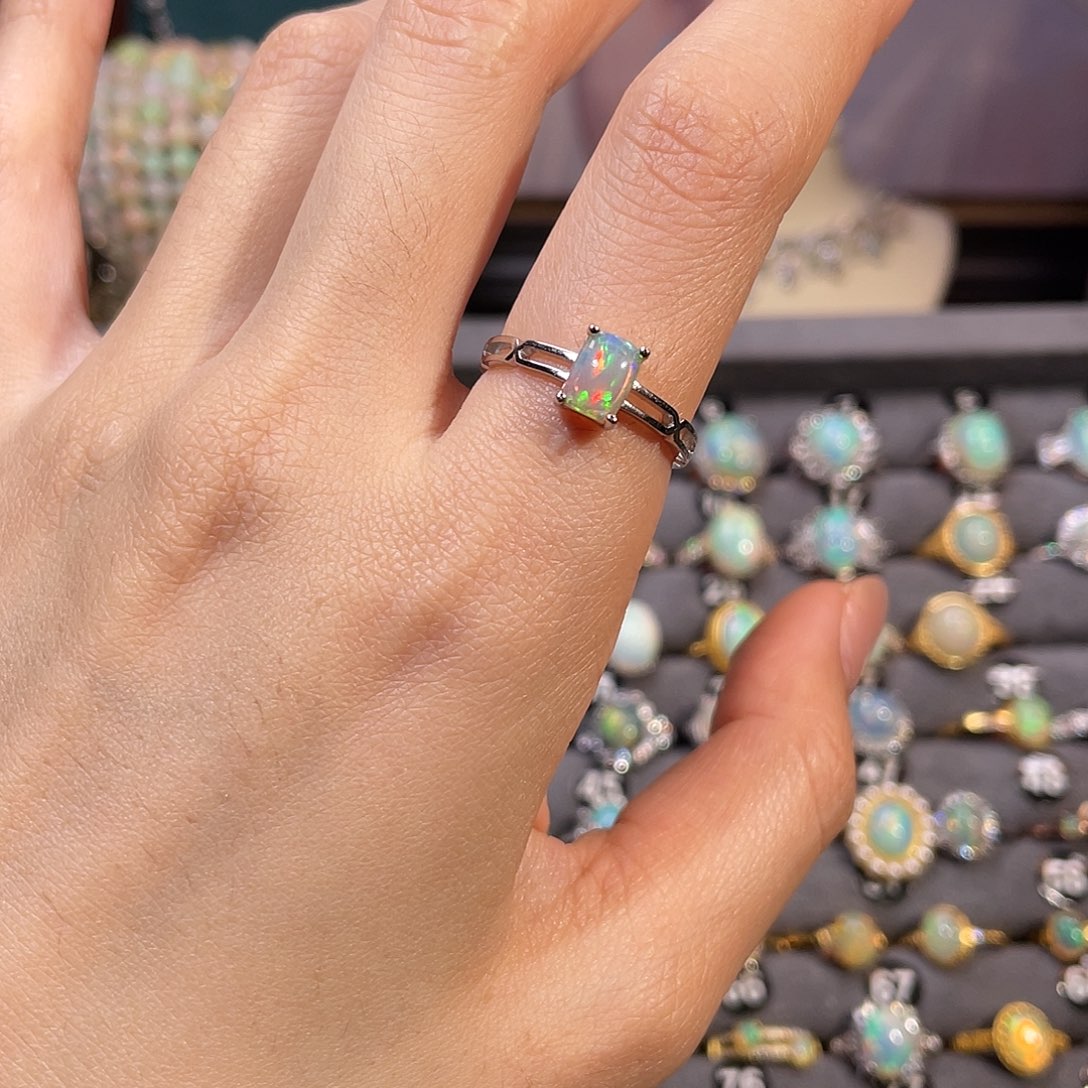 银S925镶嵌欧泊戒指）