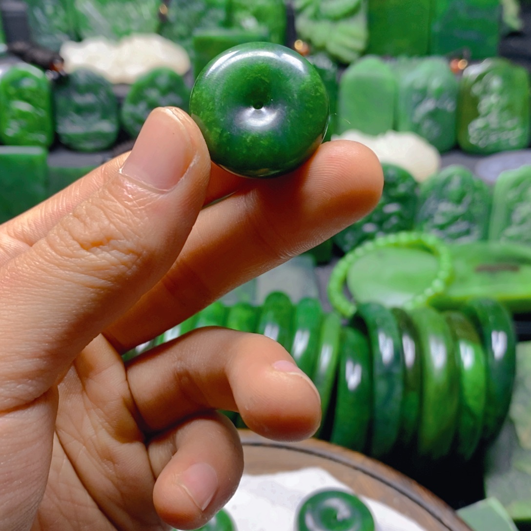 ****和田玉未镶嵌珠宝半成品