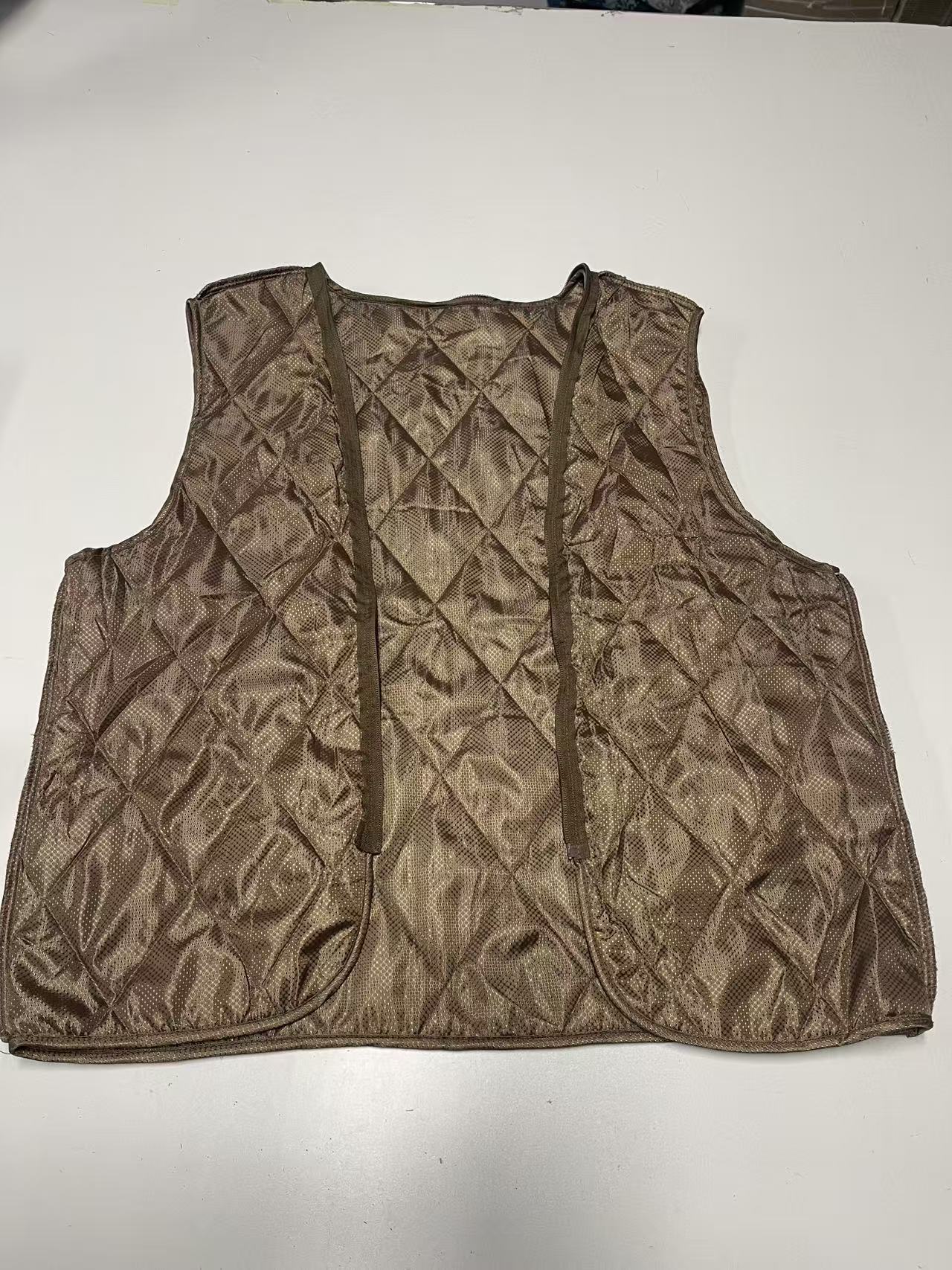 冬季黄色保暖大衣棉服