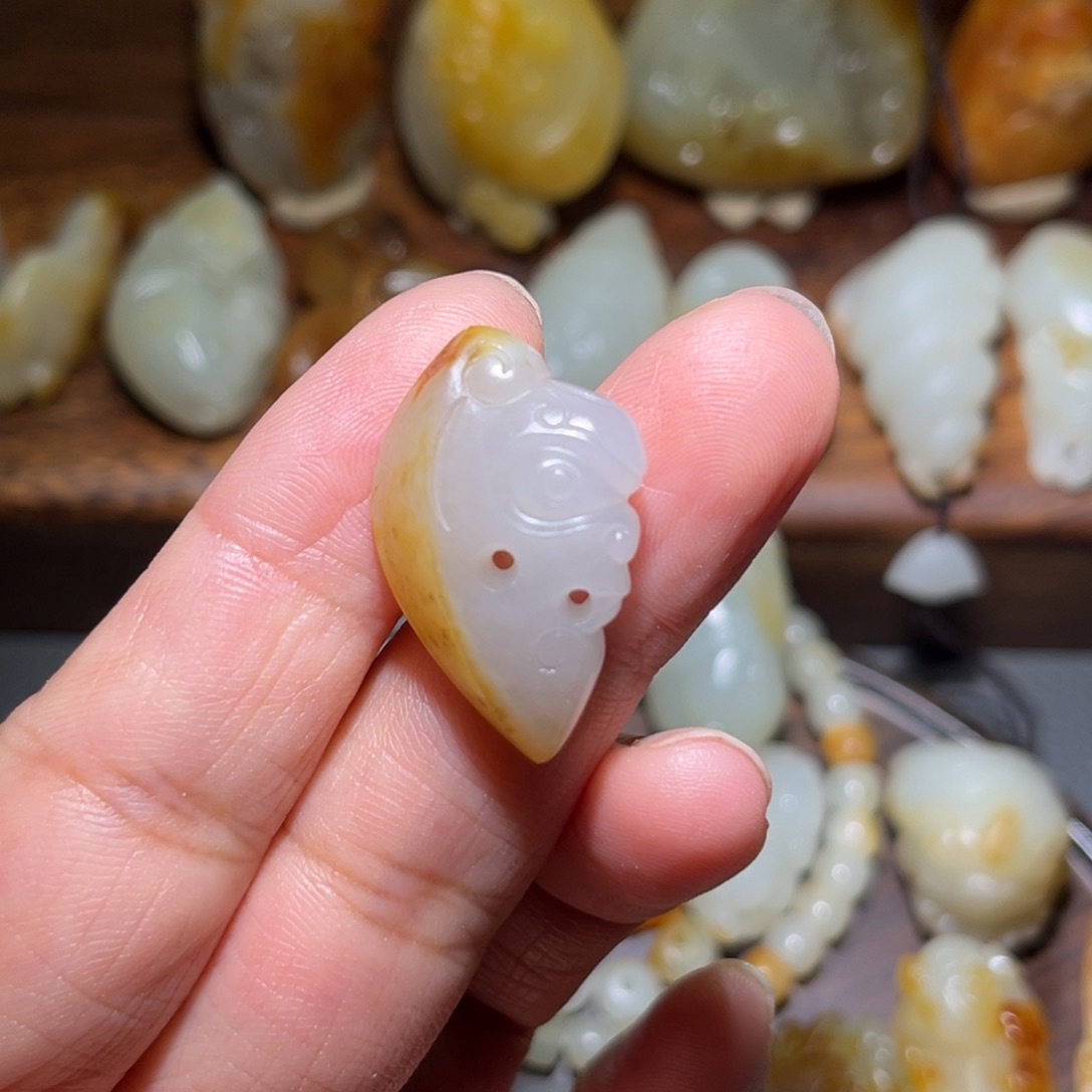 和田玉未镶嵌车挂