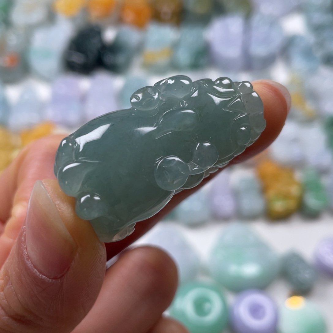 翡翠吊坠(赠链)未镶嵌