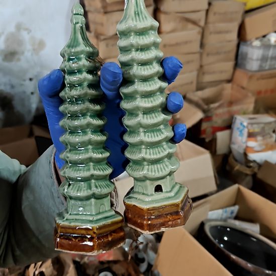 摆件盘子碗茶壶啥都有