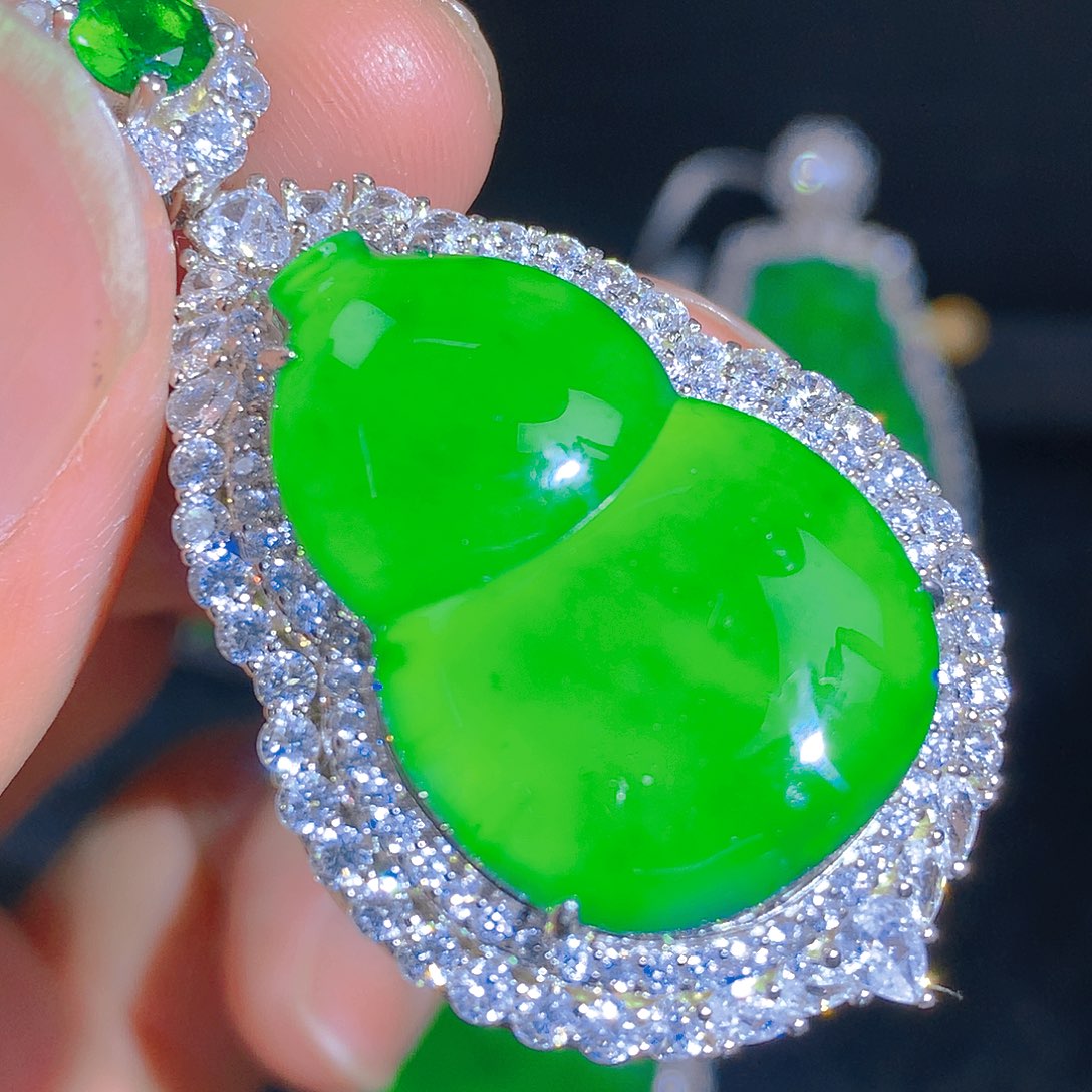 翡翠颈饰银S925镶嵌吊坠