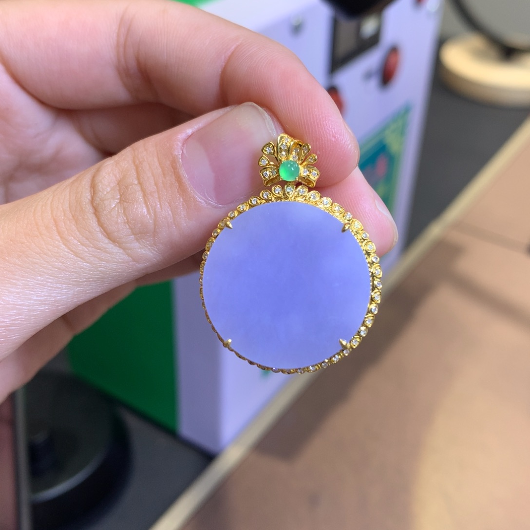 翡翠18K金镶嵌颈饰翡翠