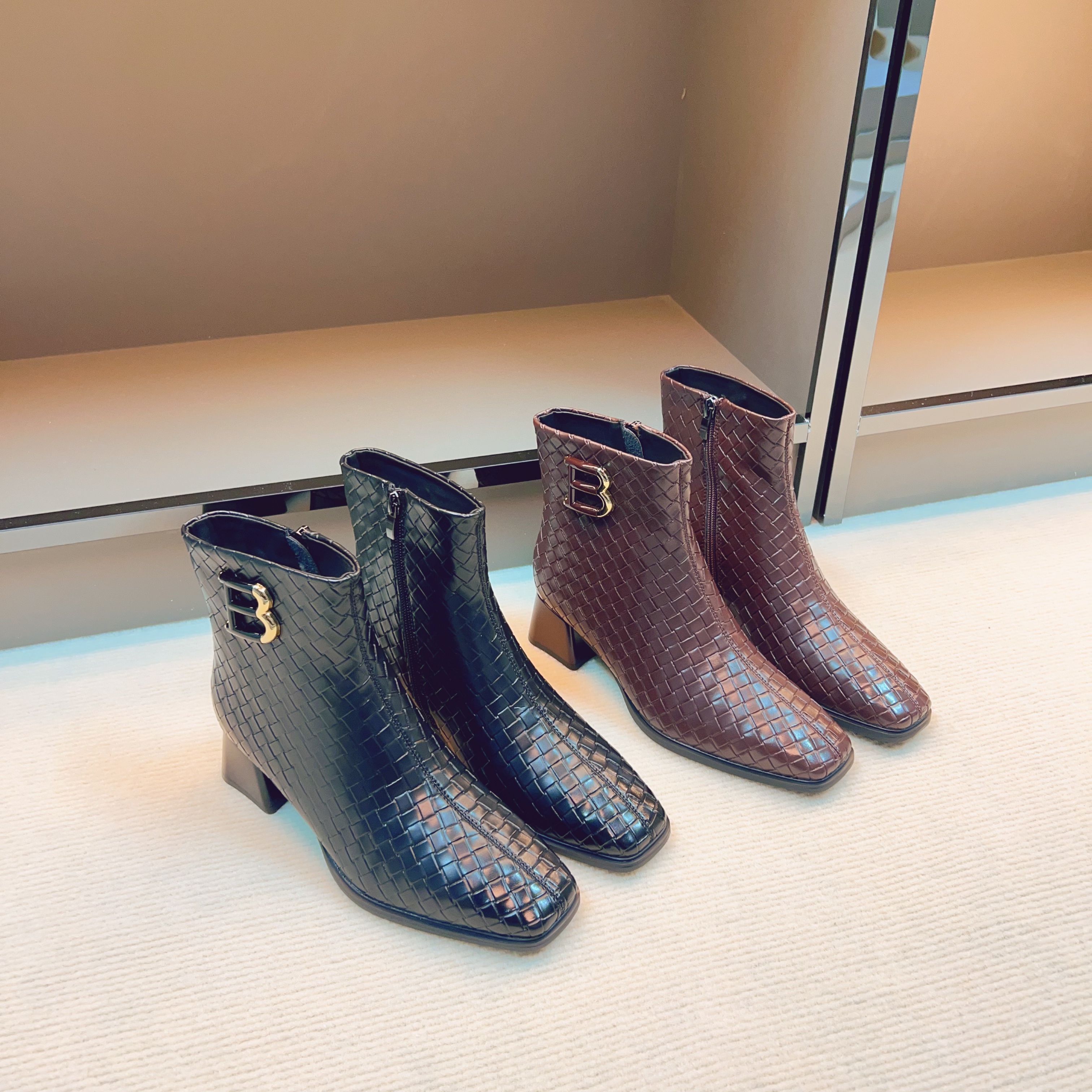 ROBERTA QUEEN时尚气质秋冬款加绒英伦风百搭粗跟编织短靴56233