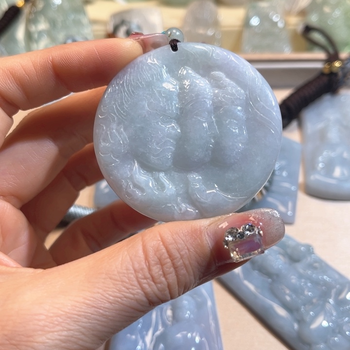 翡翠颈饰未镶嵌翡翠