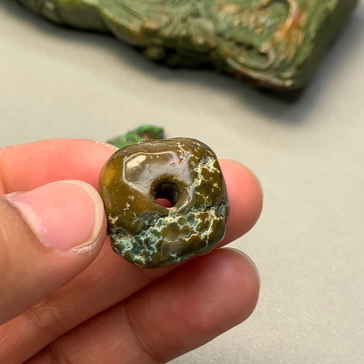 绿松石颈饰未镶嵌