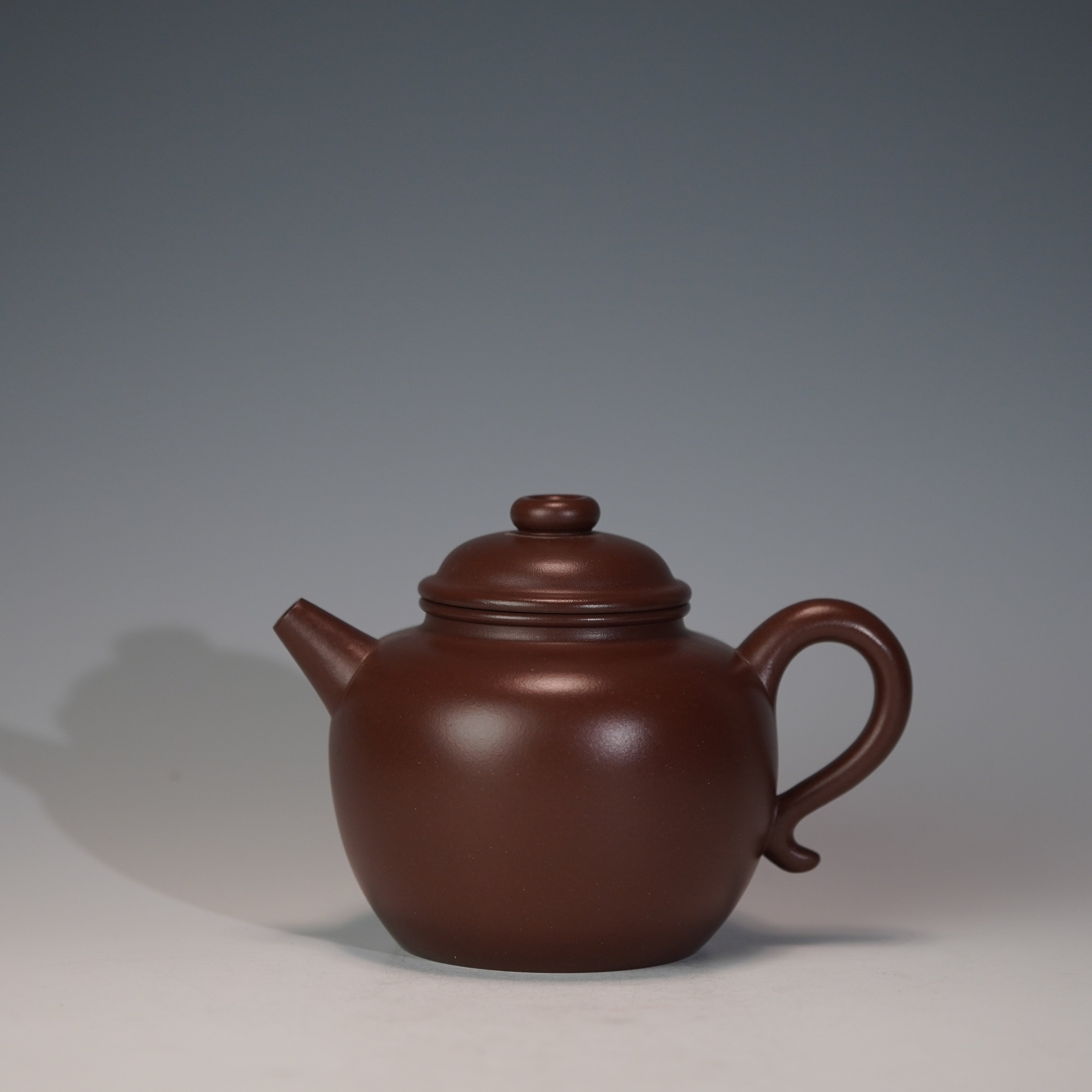 lot.20195 刘亚东 紫泥圈钮壶 300cc