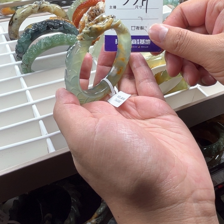 未镶嵌蛇纹石玉手镯