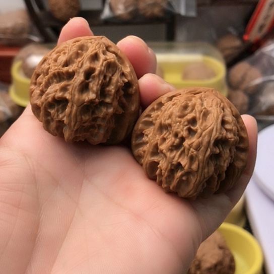 文玩核桃吊坠三角白