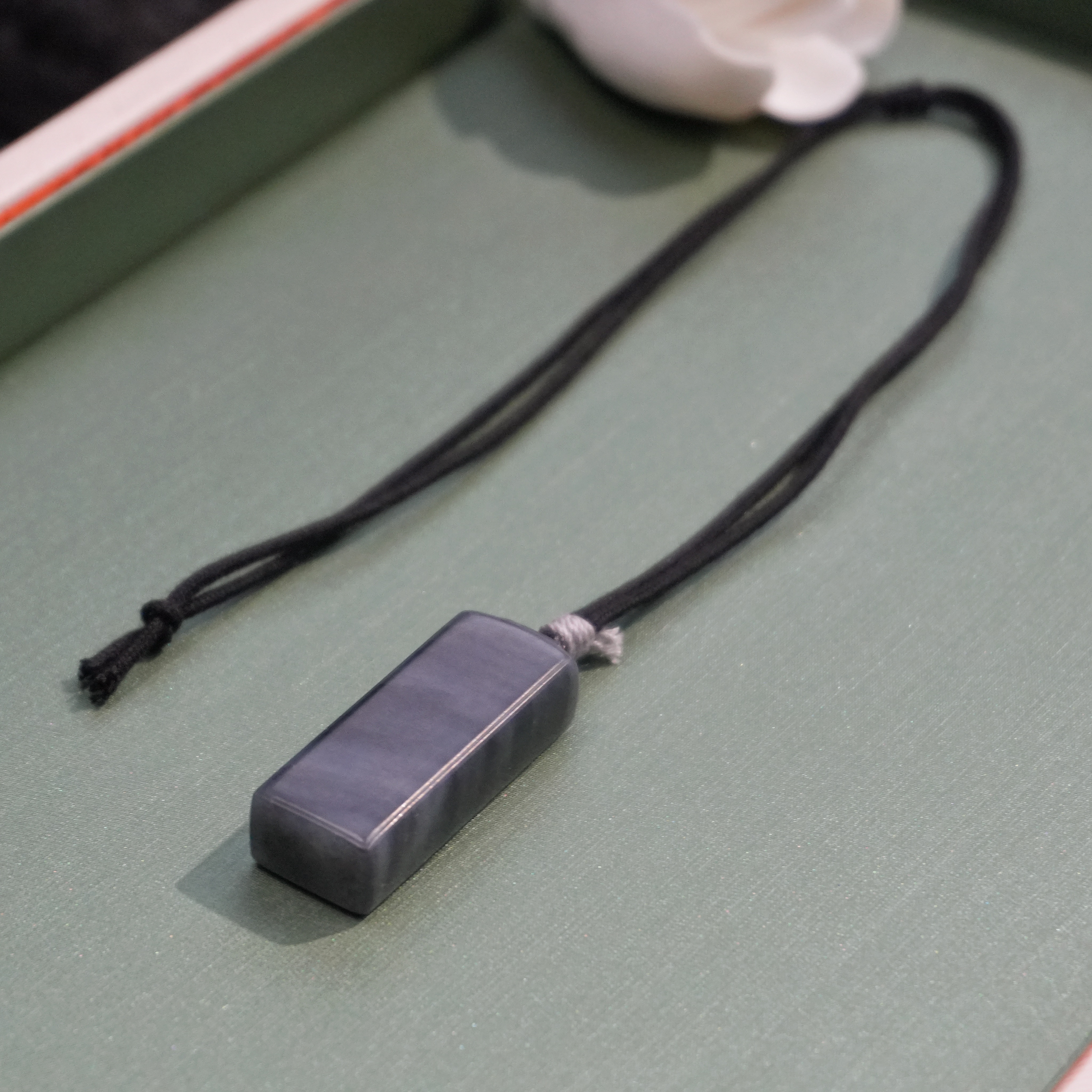 A1679 和田玉未镶嵌 新疆籽料黑无事牌黑编绳颈饰45x16