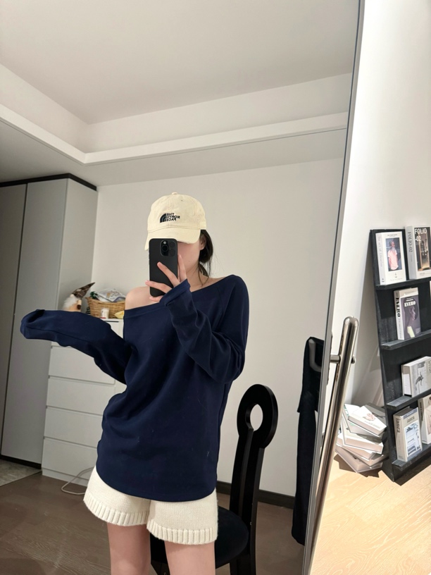 斜肩抽褶露肩T恤秋冬女春季宽松斜肩长袖显瘦针织上衣女士打底衫