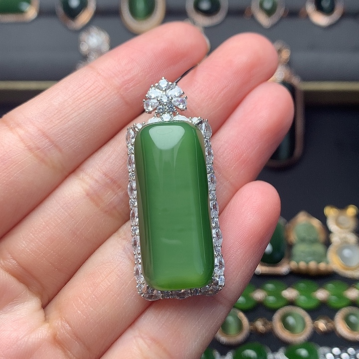 豆***人和田玉银S925镶嵌颈饰