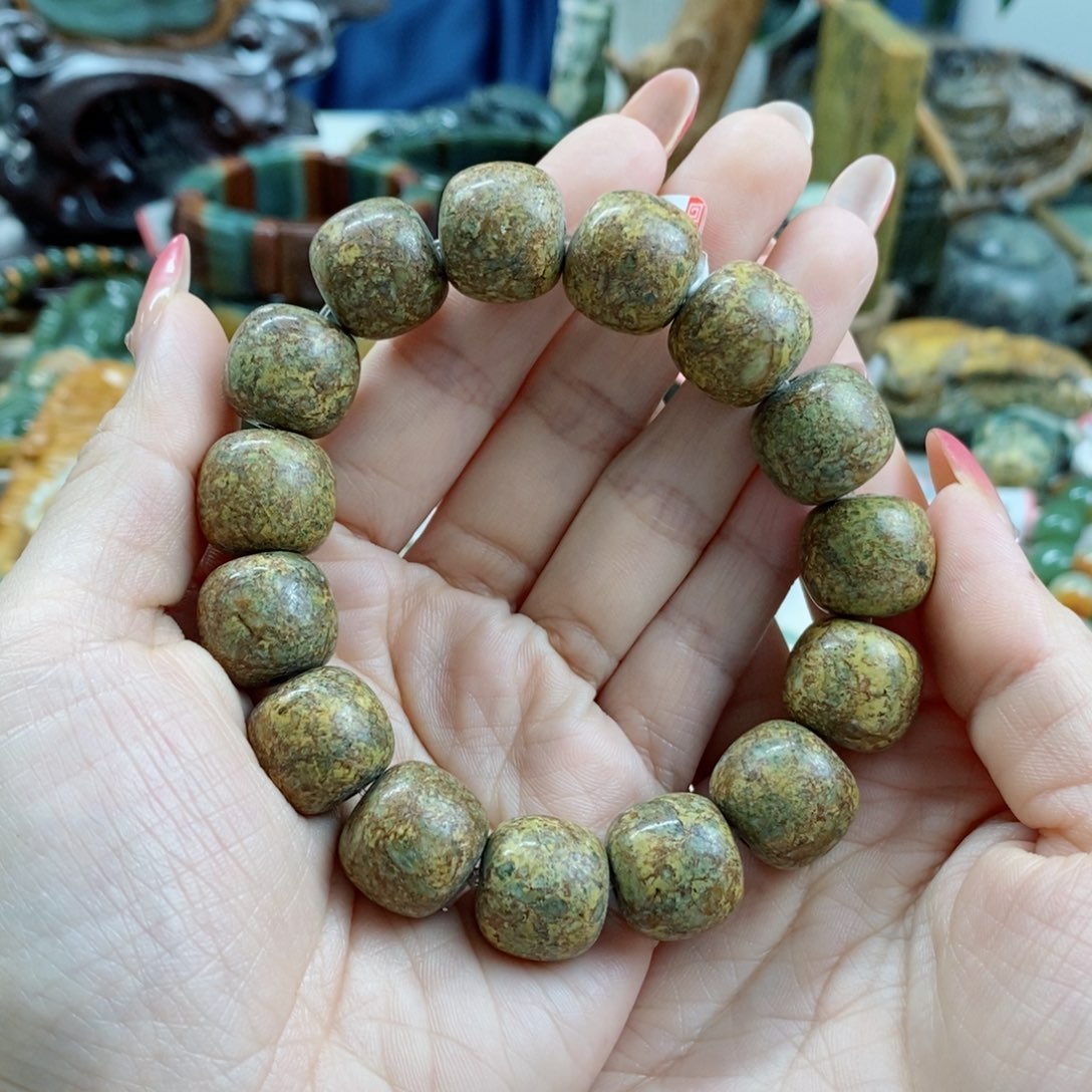 透闪石质玉手链未镶嵌